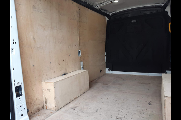 Ford Transit 2.0 TDCI L2H2 Trend Airco Cruisecontrol Parkeersensors Imperiaal trap op achterdeur Ford Transit 2.0 TDCI L2H2 Trend Airco Cruisecontrol Parkeersensors Imperiaal trap op achterdeur