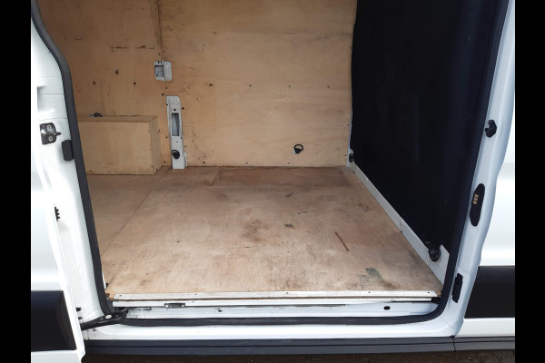 Ford Transit 2.0 TDCI L2H2 Trend Airco Cruisecontrol Parkeersensors Imperiaal trap op achterdeur Ford Transit 2.0 TDCI L2H2 Trend Airco Cruisecontrol Parkeersensors Imperiaal trap op achterdeur