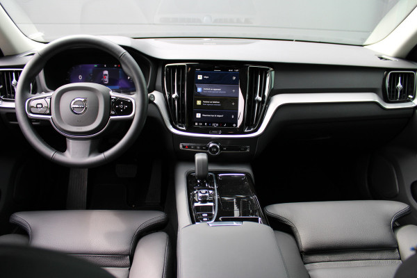 Volvo V60 2.0 T6 Plug-in hybrid AWD Plus Dark | Panoramadak | Trekhaak | H/K | 360 Camera Volvo V60 2.0 T6 Plug-in hybrid AWD Plus Dark | Panoramadak | Trekhaak | H/K | 360 Camera