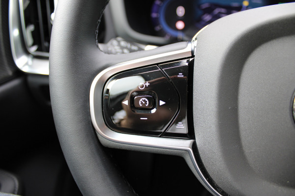 Volvo V60 2.0 T6 Plug-in hybrid AWD Plus Dark | Panoramadak | Trekhaak | H/K | 360 Camera Volvo V60 2.0 T6 Plug-in hybrid AWD Plus Dark | Panoramadak | Trekhaak | H/K | 360 Camera