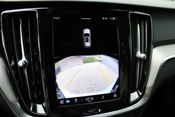 Volvo V60 2.0 T6 Plug-in hybrid AWD Plus Dark | Panoramadak | Trekhaak | H/K | 360 Camera Volvo V60 2.0 T6 Plug-in hybrid AWD Plus Dark | Panoramadak | Trekhaak | H/K | 360 Camera