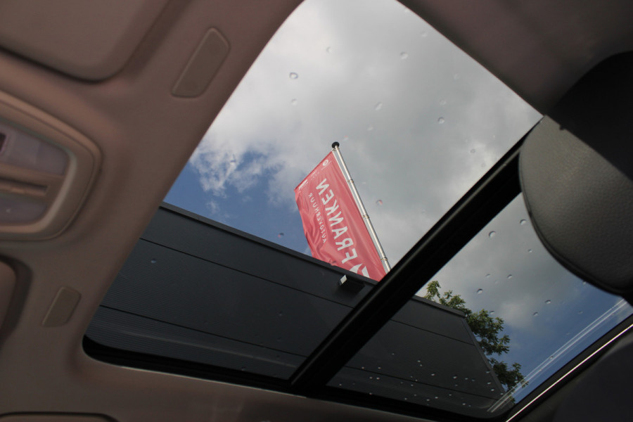 Volvo V60 2.0 T6 Plug-in hybrid AWD Plus Dark | Panoramadak | Trekhaak | H/K | 360 Camera Volvo V60 2.0 T6 Plug-in hybrid AWD Plus Dark | Panoramadak | Trekhaak | H/K | 360 Camera