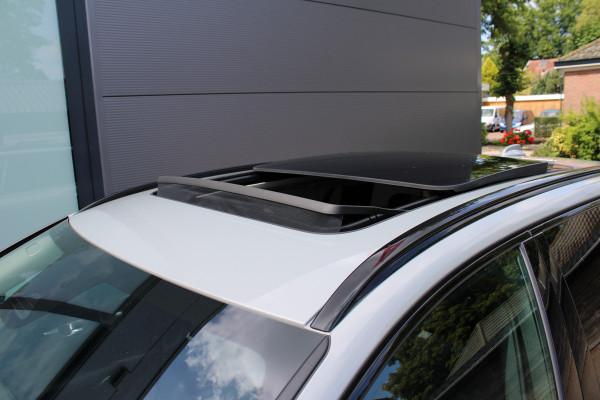 Volvo V60 2.0 T6 Plug-in hybrid AWD Plus Dark | Panoramadak | Trekhaak | H/K | 360 Camera Volvo V60 2.0 T6 Plug-in hybrid AWD Plus Dark | Panoramadak | Trekhaak | H/K | 360 Camera