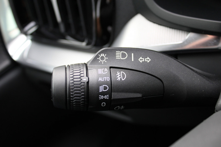 Volvo V60 2.0 T6 Plug-in hybrid AWD Plus Dark | Panoramadak | Trekhaak | H/K | 360 Camera Volvo V60 2.0 T6 Plug-in hybrid AWD Plus Dark | Panoramadak | Trekhaak | H/K | 360 Camera