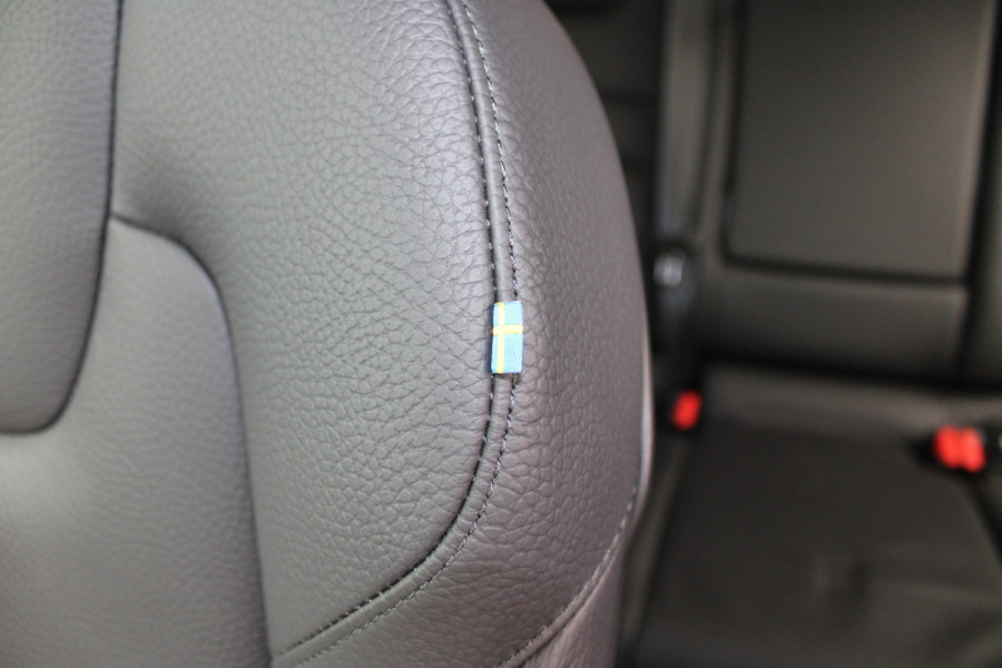 Volvo V60 2.0 T6 Plug-in hybrid AWD Plus Dark | Panoramadak | Trekhaak | H/K | 360 Camera Volvo V60 2.0 T6 Plug-in hybrid AWD Plus Dark | Panoramadak | Trekhaak | H/K | 360 Camera