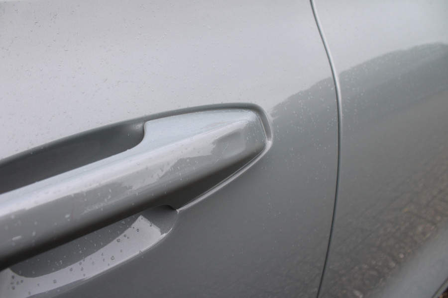 Volvo V60 2.0 T6 Plug-in hybrid AWD Plus Dark | Panoramadak | Trekhaak | H/K | 360 Camera Volvo V60 2.0 T6 Plug-in hybrid AWD Plus Dark | Panoramadak | Trekhaak | H/K | 360 Camera