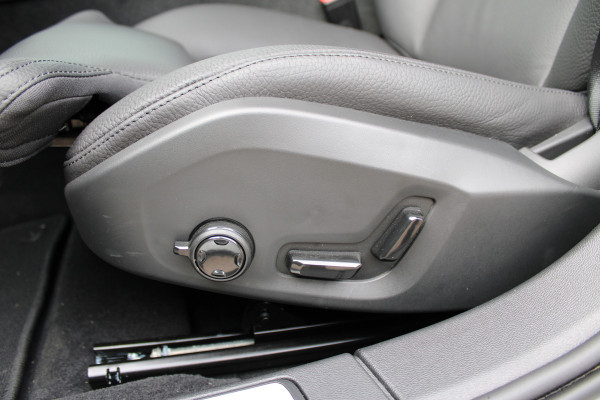 Volvo V60 2.0 T6 Plug-in hybrid AWD Plus Dark | Panoramadak | Trekhaak | H/K | 360 Camera Volvo V60 2.0 T6 Plug-in hybrid AWD Plus Dark | Panoramadak | Trekhaak | H/K | 360 Camera