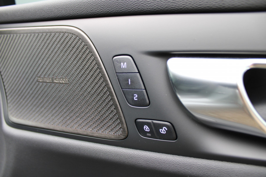 Volvo V60 2.0 T6 Plug-in hybrid AWD Plus Dark | Panoramadak | Trekhaak | H/K | 360 Camera Volvo V60 2.0 T6 Plug-in hybrid AWD Plus Dark | Panoramadak | Trekhaak | H/K | 360 Camera