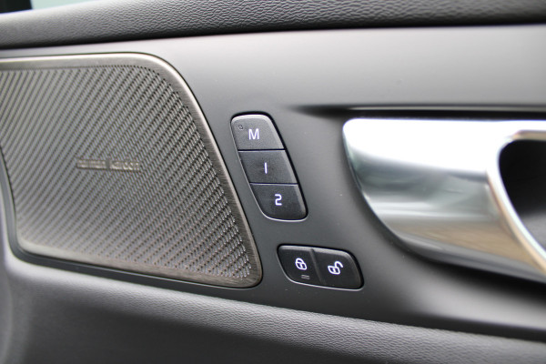 Volvo V60 2.0 T6 Plug-in hybrid AWD Plus Dark | Panoramadak | Trekhaak | H/K | 360 Camera Volvo V60 2.0 T6 Plug-in hybrid AWD Plus Dark | Panoramadak | Trekhaak | H/K | 360 Camera