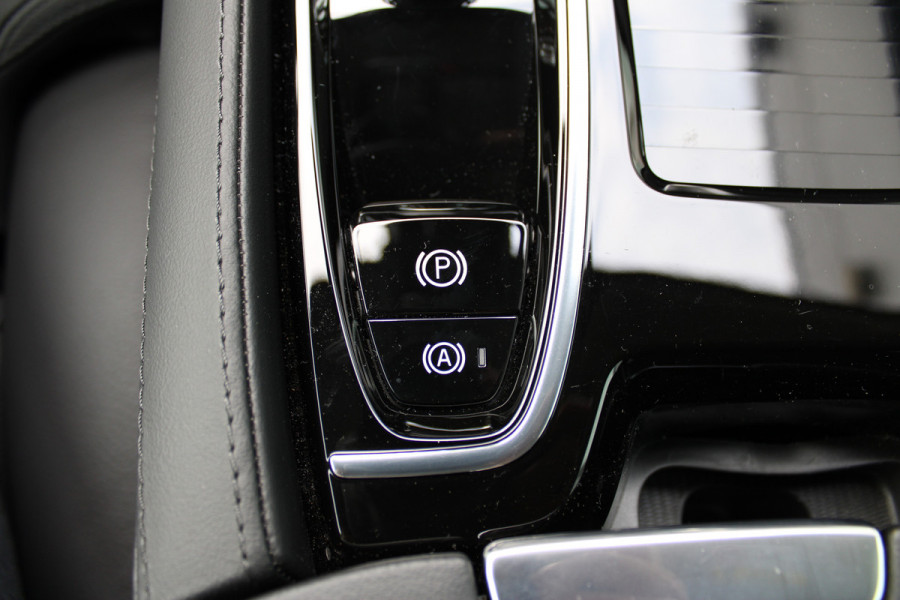 Volvo V60 2.0 T6 Plug-in hybrid AWD Plus Dark | Panoramadak | Trekhaak | H/K | 360 Camera Volvo V60 2.0 T6 Plug-in hybrid AWD Plus Dark | Panoramadak | Trekhaak | H/K | 360 Camera