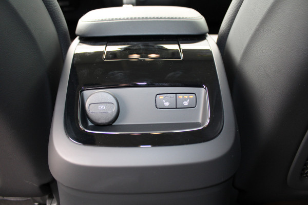 Volvo V60 2.0 T6 Plug-in hybrid AWD Plus Dark | Panoramadak | Trekhaak | H/K | 360 Camera Volvo V60 2.0 T6 Plug-in hybrid AWD Plus Dark | Panoramadak | Trekhaak | H/K | 360 Camera