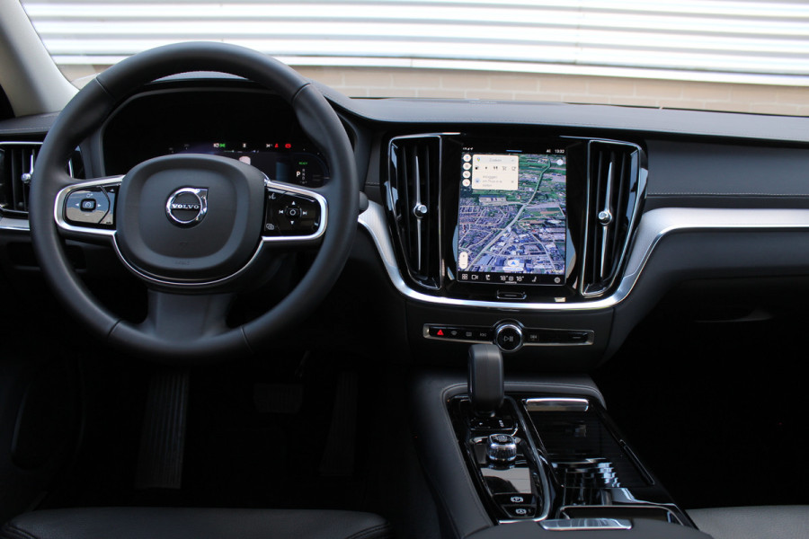 Volvo S60 2.0 Recharge T8 AWD Ultimate Dark | Schuif/Kantel dak | Head-up | H/K | BLIS | Leder | Pilot Assist