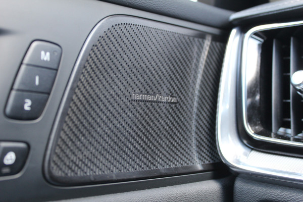 Volvo S60 2.0 Recharge T8 AWD Ultimate Dark | Schuif/Kantel dak | Head-up | H/K | BLIS | Leder | Pilot Assist