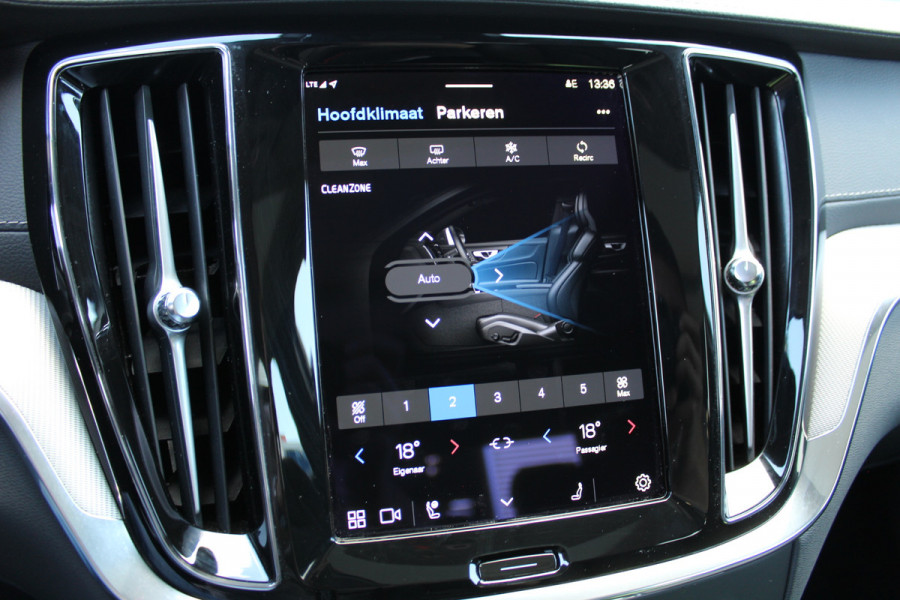 Volvo S60 2.0 Recharge T8 AWD Ultimate Dark | Schuif/Kantel dak | Head-up | H/K | BLIS | Leder | Pilot Assist