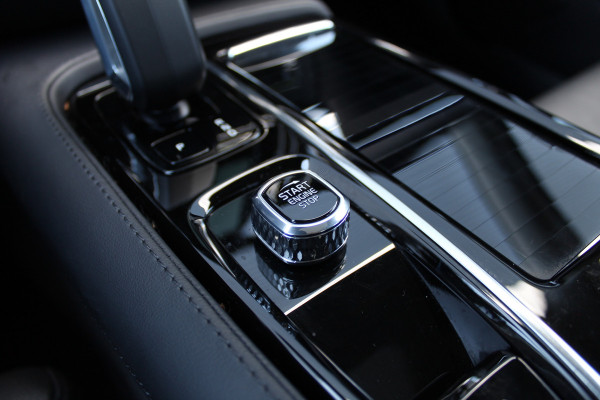 Volvo S60 2.0 Recharge T8 AWD Ultimate Dark | Schuif/Kantel dak | Head-up | H/K | BLIS | Leder | Pilot Assist