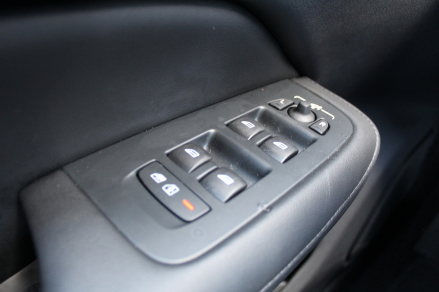 Volvo S60 2.0 Recharge T8 AWD Ultimate Dark | Schuif/Kantel dak | Head-up | H/K | BLIS | Leder | Pilot Assist