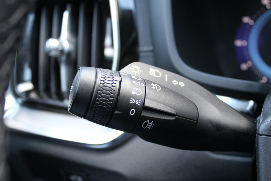 Volvo S60 2.0 Recharge T8 AWD Ultimate Dark | Schuif/Kantel dak | Head-up | H/K | BLIS | Leder | Pilot Assist