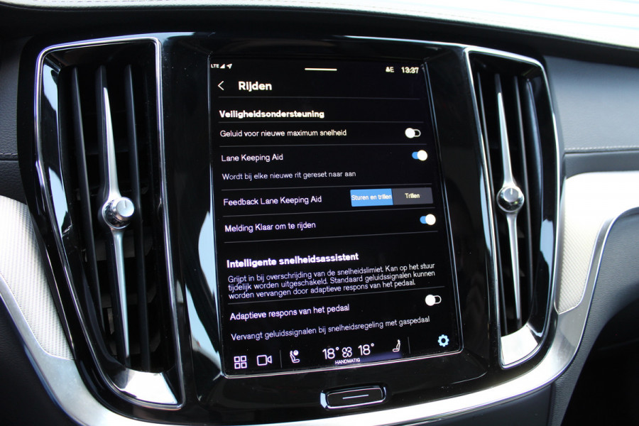 Volvo S60 2.0 Recharge T8 AWD Ultimate Dark | Schuif/Kantel dak | Head-up | H/K | BLIS | Leder | Pilot Assist