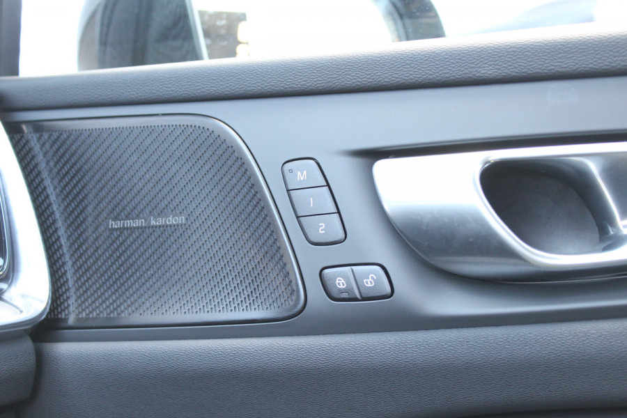 Volvo S60 2.0 Recharge T8 AWD Ultimate Dark | Schuif/Kantel dak | Head-up | H/K | BLIS | Leder | Pilot Assist