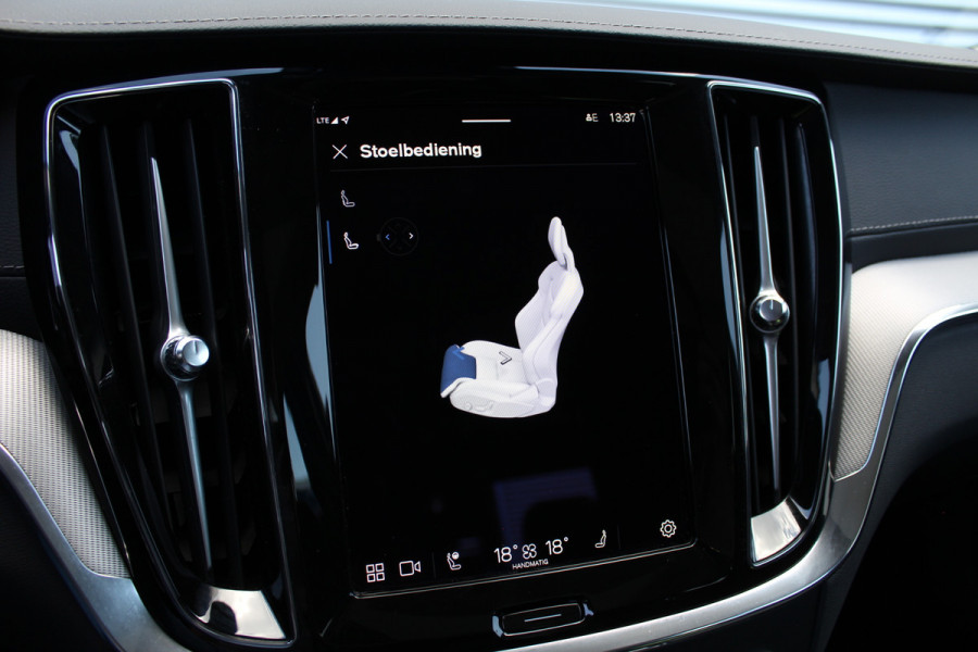 Volvo S60 2.0 Recharge T8 AWD Ultimate Dark | Schuif/Kantel dak | Head-up | H/K | BLIS | Leder | Pilot Assist