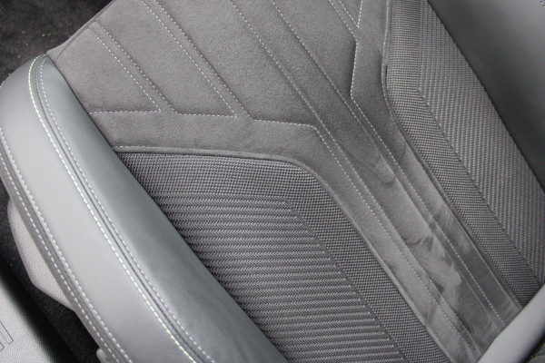 Peugeot 308 SW 1.6 Plug-in Hybrid 180 GT | Panoramadak | Matrix | Winterpack | Adaptieve cruise Peugeot 308 SW 1.6 Plug-in Hybrid 180 GT | Panoramadak | Matrix | Winterpack | Adaptieve cruise