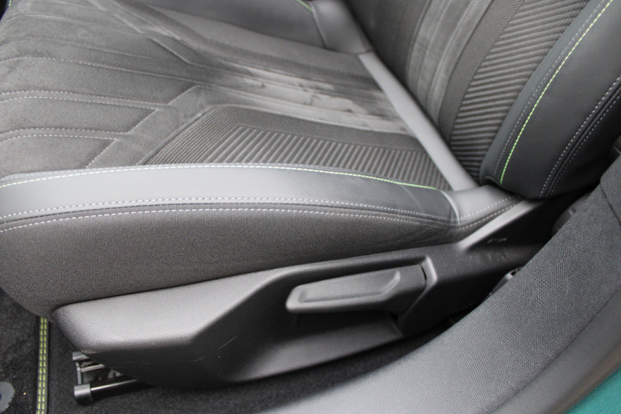 Peugeot 308 SW 1.6 Plug-in Hybrid 180 GT | Panoramadak | Matrix | Winterpack | Adaptieve cruise Peugeot 308 SW 1.6 Plug-in Hybrid 180 GT | Panoramadak | Matrix | Winterpack | Adaptieve cruise