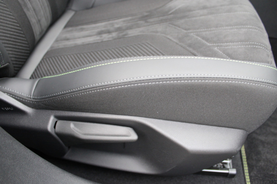 Peugeot 308 SW 1.6 Plug-in Hybrid 180 GT | Panoramadak | Matrix | Winterpack | Adaptieve cruise Peugeot 308 SW 1.6 Plug-in Hybrid 180 GT | Panoramadak | Matrix | Winterpack | Adaptieve cruise