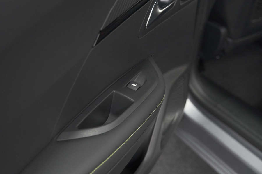 Peugeot 2008 PureTech 130 EAT8 GT | 360 Camera | Stoelmassage | Adaptieve Cruise Control | Dodehoekdetectie Peugeot 2008 PureTech 130 EAT8 GT | 360 Camera | Stoelmassage | Adaptieve Cruise Control | Dodehoekdetectie