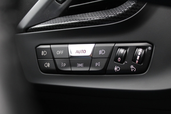 BMW 1-serie 118i Executive Edition | Cruise Control | Origin NL | Parkeersensoren | Navigatie BMW 1-serie 118i Executive Edition | Cruise Control | Origin NL | Parkeersensoren | Navigatie