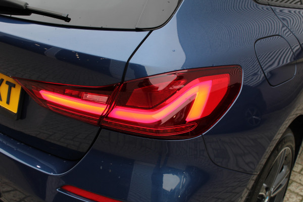 BMW 1-serie 118i Executive Edition | Cruise Control | Origin NL | Parkeersensoren | Navigatie BMW 1-serie 118i Executive Edition | Cruise Control | Origin NL | Parkeersensoren | Navigatie