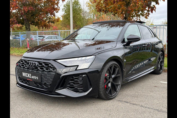 Audi A3 Sportback 2.5 TFSI RS 3 quattro 400PK Panorama B&O Leder Audi A3 Sportback 2.5 TFSI RS 3 quattro 400PK Panorama B&O Leder