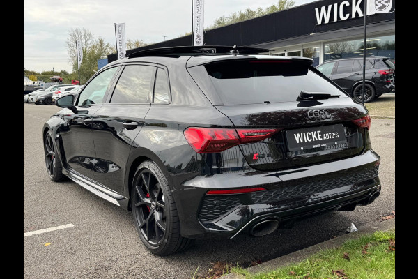 Audi A3 Sportback 2.5 TFSI RS 3 quattro 400PK Panorama B&O Leder Audi A3 Sportback 2.5 TFSI RS 3 quattro 400PK Panorama B&O Leder