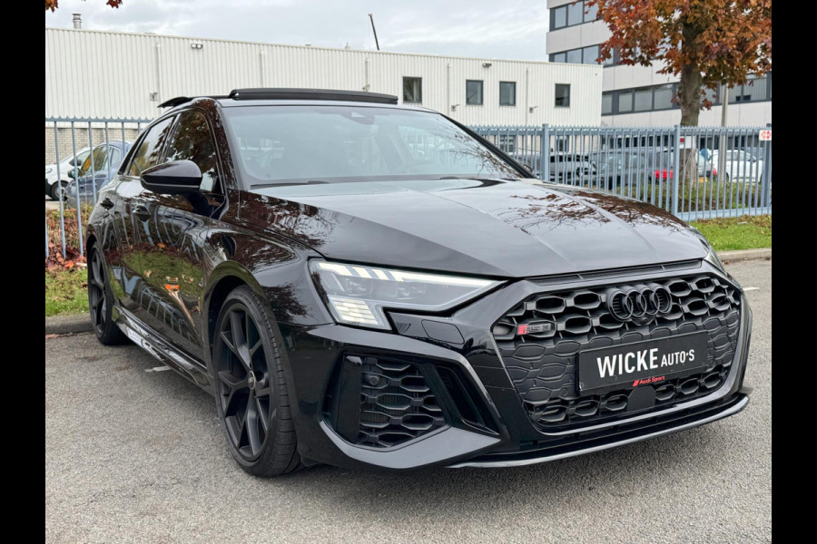Audi A3 Sportback 2.5 TFSI RS 3 quattro 400PK Panorama B&O Leder Audi A3 Sportback 2.5 TFSI RS 3 quattro 400PK Panorama B&O Leder