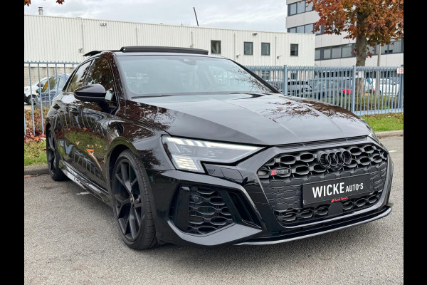 Audi A3 Sportback 2.5 TFSI RS 3 quattro 400PK Panorama B&O Leder Audi A3 Sportback 2.5 TFSI RS 3 quattro 400PK Panorama B&O Leder