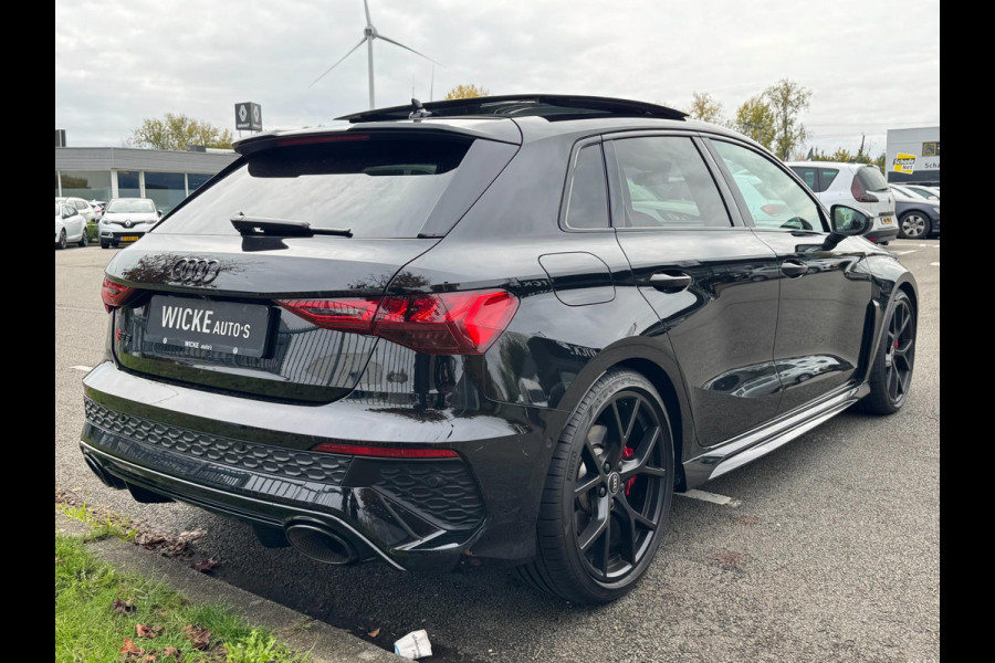 Audi A3 Sportback 2.5 TFSI RS 3 quattro 400PK Panorama B&O Leder Audi A3 Sportback 2.5 TFSI RS 3 quattro 400PK Panorama B&O Leder