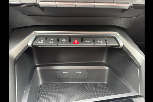 Audi A3 Sportback 2.5 TFSI RS 3 quattro 400PK Panorama B&O Leder Audi A3 Sportback 2.5 TFSI RS 3 quattro 400PK Panorama B&O Leder