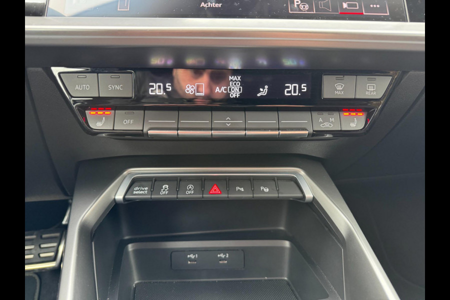 Audi A3 Sportback 2.5 TFSI RS 3 quattro 400PK Panorama B&O Leder Audi A3 Sportback 2.5 TFSI RS 3 quattro 400PK Panorama B&O Leder