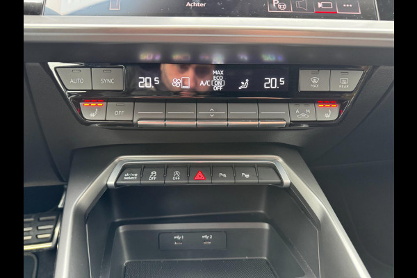 Audi A3 Sportback 2.5 TFSI RS 3 quattro 400PK Panorama B&O Leder Audi A3 Sportback 2.5 TFSI RS 3 quattro 400PK Panorama B&O Leder