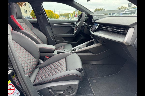 Audi A3 Sportback 2.5 TFSI RS 3 quattro 400PK Panorama B&O Leder Audi A3 Sportback 2.5 TFSI RS 3 quattro 400PK Panorama B&O Leder