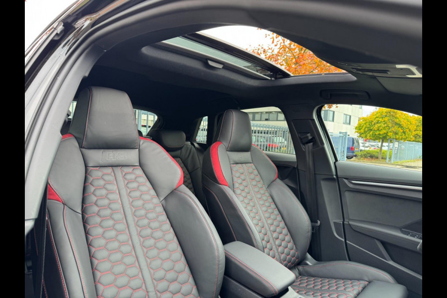 Audi A3 Sportback 2.5 TFSI RS 3 quattro 400PK Panorama B&O Leder Audi A3 Sportback 2.5 TFSI RS 3 quattro 400PK Panorama B&O Leder