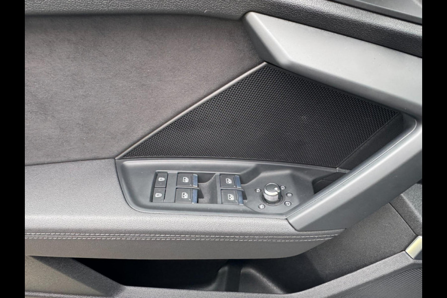 Audi A3 Sportback 2.5 TFSI RS 3 quattro 400PK Panorama B&O Leder Audi A3 Sportback 2.5 TFSI RS 3 quattro 400PK Panorama B&O Leder