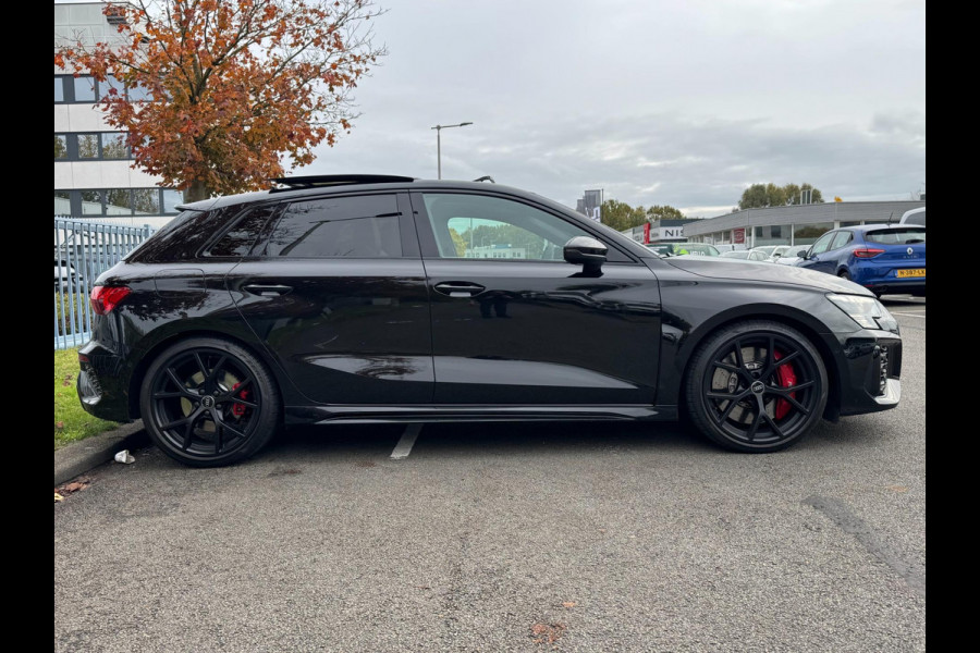 Audi A3 Sportback 2.5 TFSI RS 3 quattro 400PK Panorama B&O Leder Audi A3 Sportback 2.5 TFSI RS 3 quattro 400PK Panorama B&O Leder