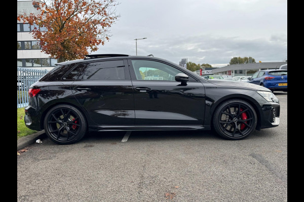 Audi A3 Sportback 2.5 TFSI RS 3 quattro 400PK Panorama B&O Leder Audi A3 Sportback 2.5 TFSI RS 3 quattro 400PK Panorama B&O Leder