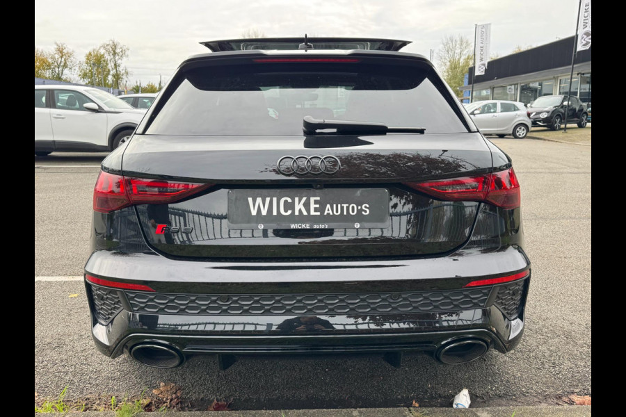 Audi A3 Sportback 2.5 TFSI RS 3 quattro 400PK Panorama B&O Leder Audi A3 Sportback 2.5 TFSI RS 3 quattro 400PK Panorama B&O Leder