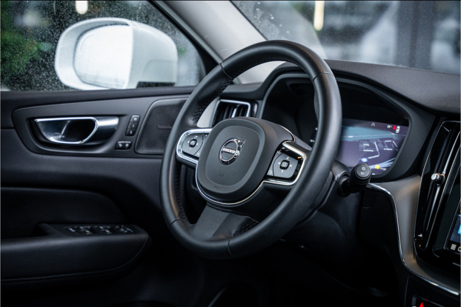 Volvo XC60 2.0 T6 Plug-in hybrid AWD Ultimate Bright - Panorama | H&K | Memory | Pilot Assist | Keyless Volvo XC60 2.0 T6 Plug-in hybrid AWD Ultimate Bright - Panorama | H&K | Memory | Pilot Assist | Keyless