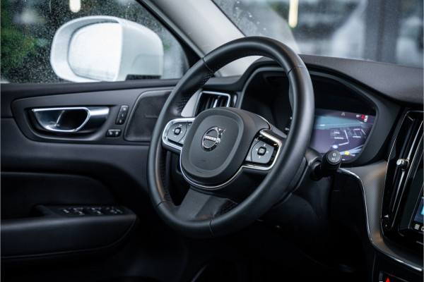 Volvo XC60 2.0 T6 Plug-in hybrid AWD Ultimate Bright - Panorama | H&K | Memory | Pilot Assist | Keyless Volvo XC60 2.0 T6 Plug-in hybrid AWD Ultimate Bright - Panorama | H&K | Memory | Pilot Assist | Keyless