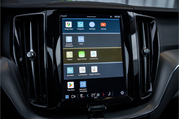 Volvo XC60 2.0 T6 Plug-in hybrid AWD Ultimate Bright - Panorama | H&K | Memory | Pilot Assist | Keyless Volvo XC60 2.0 T6 Plug-in hybrid AWD Ultimate Bright - Panorama | H&K | Memory | Pilot Assist | Keyless