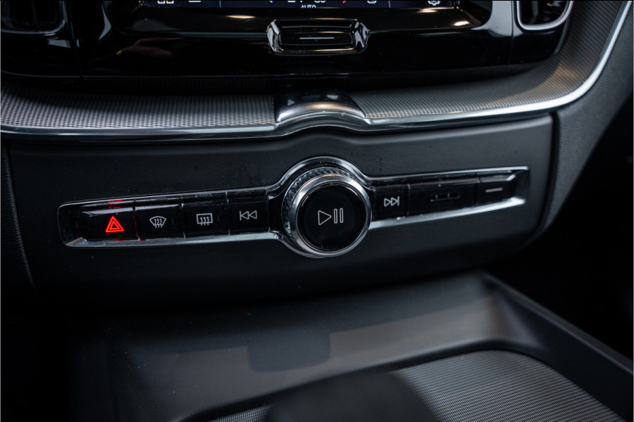 Volvo XC60 2.0 T6 Plug-in hybrid AWD Ultimate Bright - Panorama | H&K | Memory | Pilot Assist | Keyless Volvo XC60 2.0 T6 Plug-in hybrid AWD Ultimate Bright - Panorama | H&K | Memory | Pilot Assist | Keyless