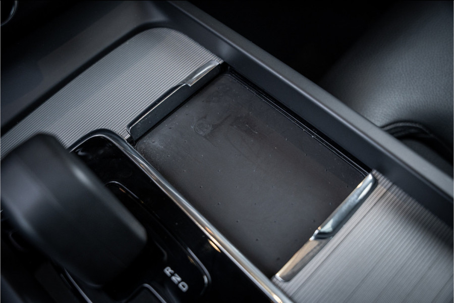 Volvo XC60 2.0 T6 Plug-in hybrid AWD Ultimate Bright - Panorama | H&K | Memory | Pilot Assist | Keyless Volvo XC60 2.0 T6 Plug-in hybrid AWD Ultimate Bright - Panorama | H&K | Memory | Pilot Assist | Keyless