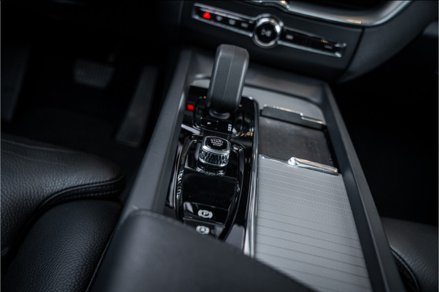 Volvo XC60 2.0 T6 Plug-in hybrid AWD Ultimate Bright - Panorama | H&K | Memory | Pilot Assist | Keyless Volvo XC60 2.0 T6 Plug-in hybrid AWD Ultimate Bright - Panorama | H&K | Memory | Pilot Assist | Keyless